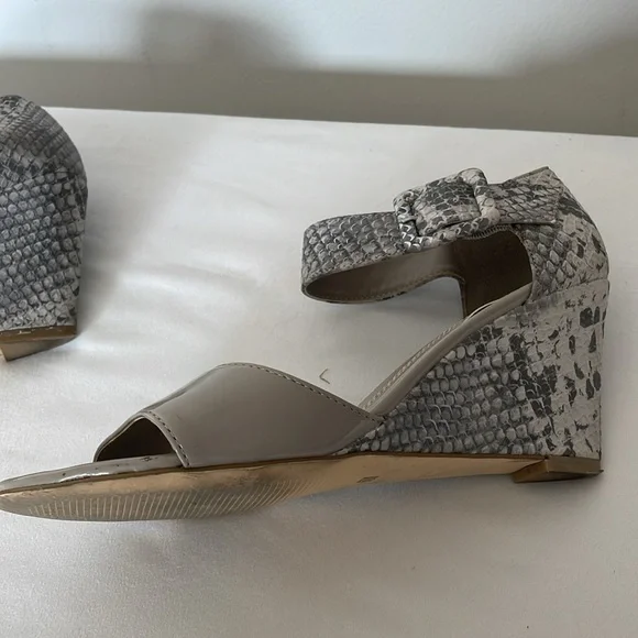 Impo Vantage Grey Snake Print Heel Upper Strap Wedge Open Toe Sandals Size 6.5 - Picture 14 of 15